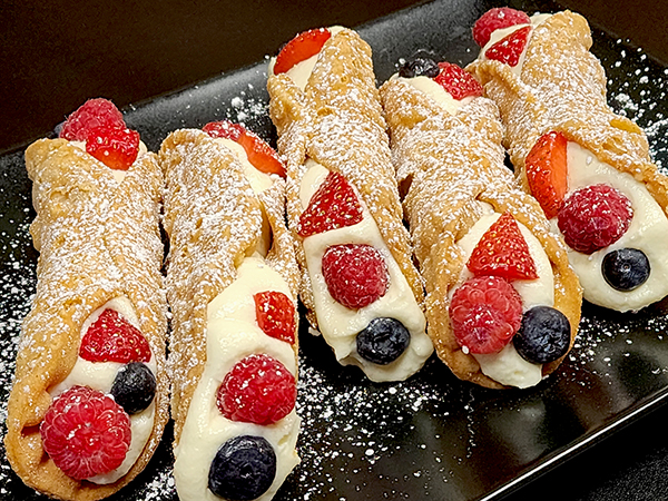 chantilly cannoli