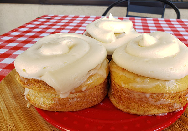 cinnamon roll with cream cheese frosting